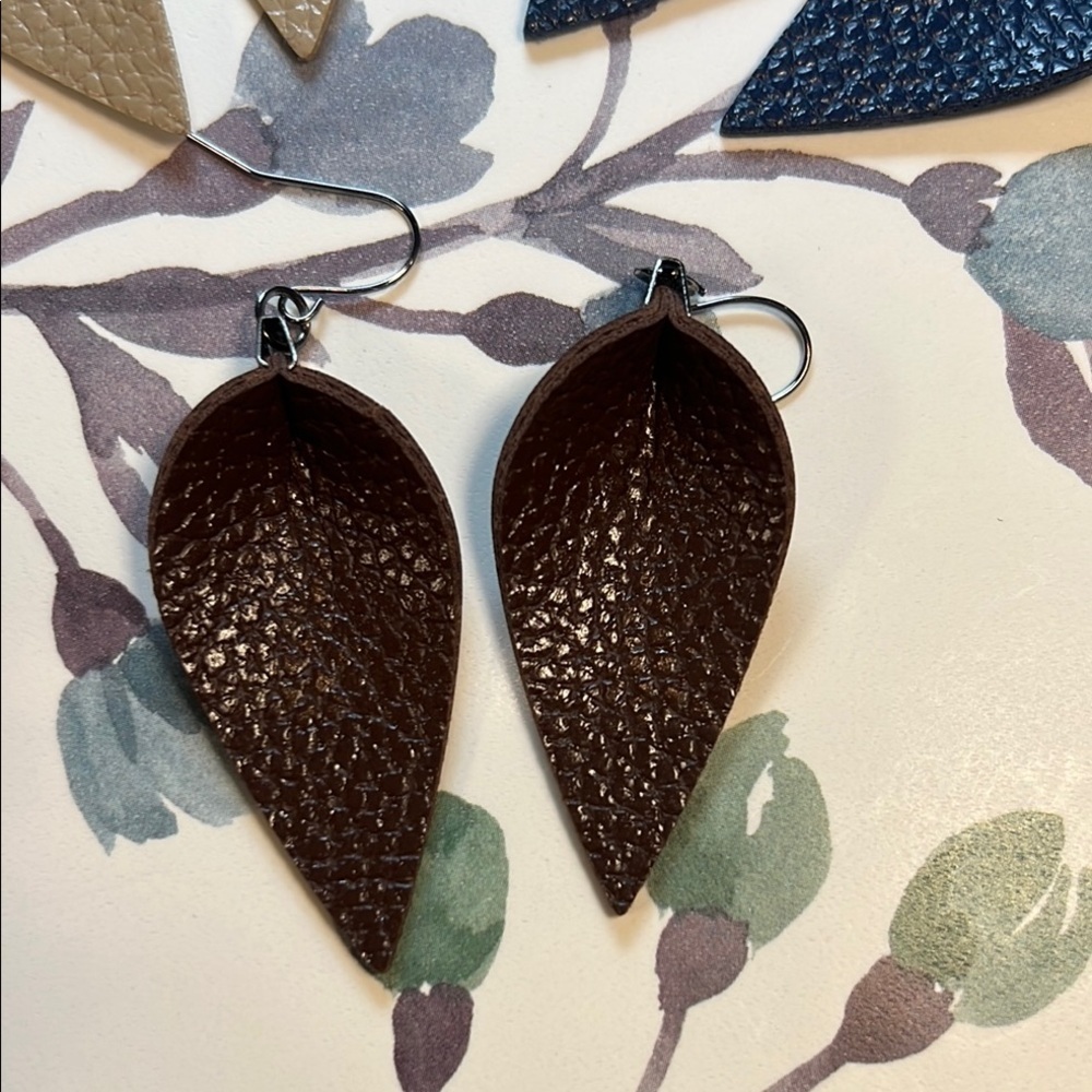 Elegant Leather Leaf Earrings Set - Tan, Blue, Brown - Picture 6 of 12